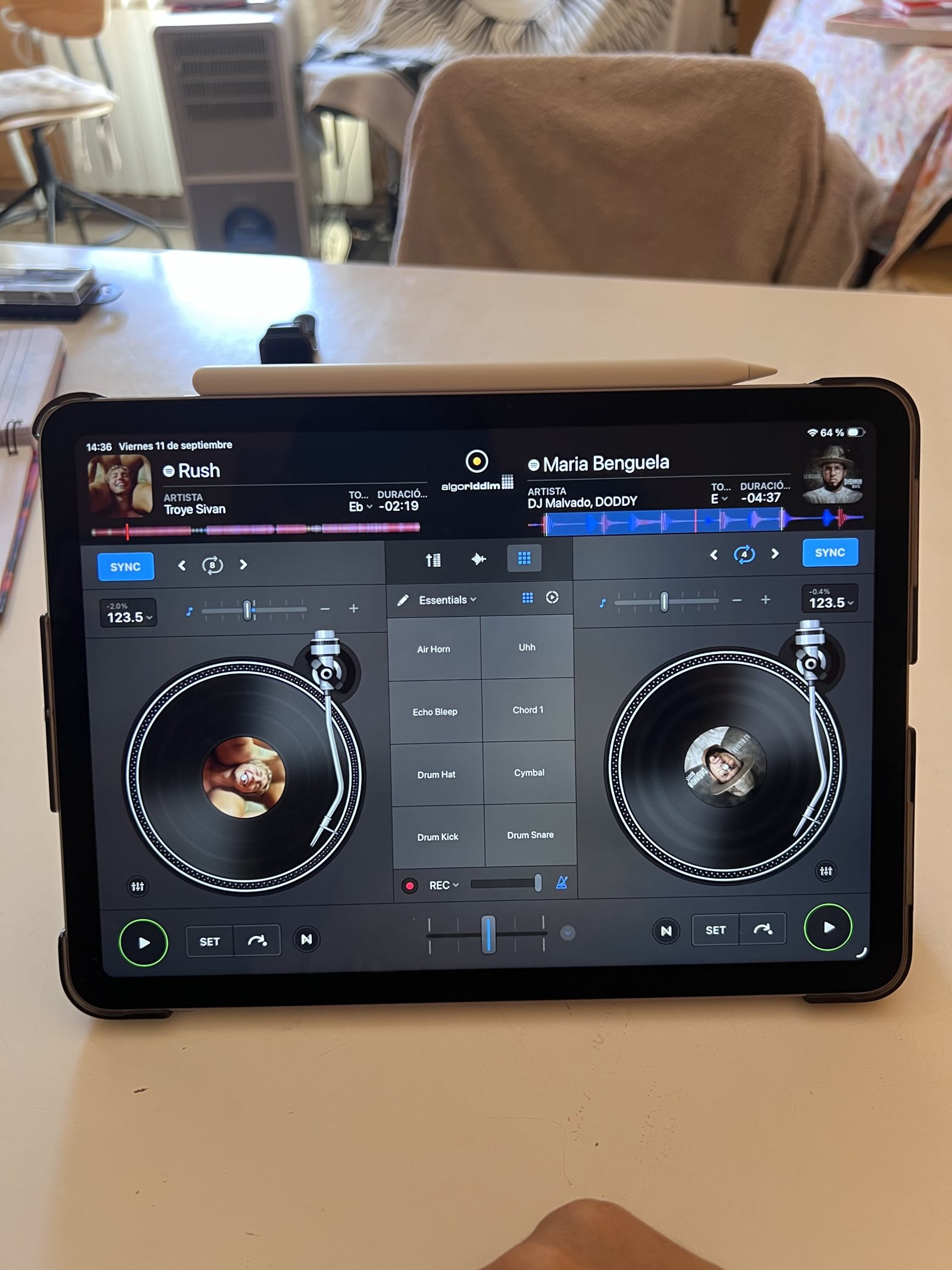 djay (Algoriddim) screenshot 8